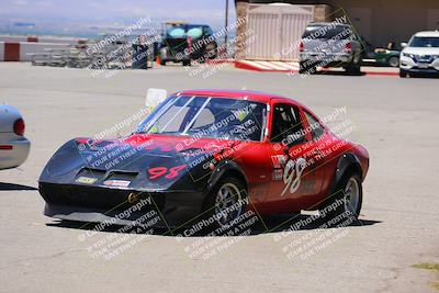 media/Jun-05-2022-CalClub SCCA (Sun) [[19e9bfb4bf]]/Around the Pits/